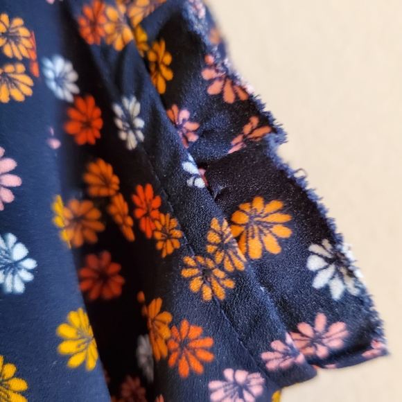 Like New LOFT Tank, Blue, Daisies,Slight Ruffle Edges, XXLP, Worn Twice! - Picture 7 of 8